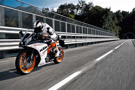 Officially Official: 2014 KTM RC390 - Asphalt & Rubber