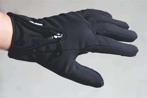 10 Best Extreme Cold Weather Gloves in Canada 2024