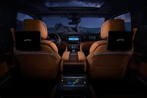 2022 Jeep Wagoneer/Grand Wagoneer Packed with Screens and Tech