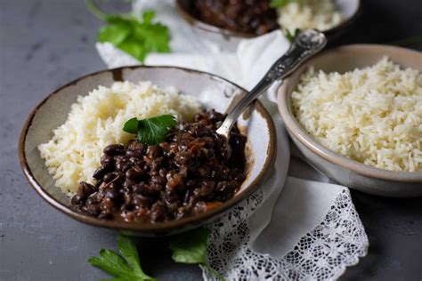 Receta de frijoles con arroz blanco o "Moros y cristianos"