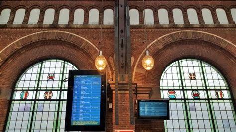 How to use the main station in Copenhagen | ShowMeTheJourney