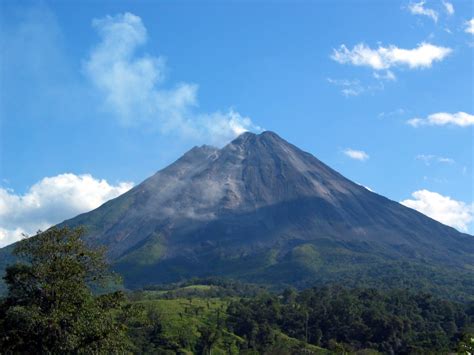 arenal-volcano-hike-tour-1 – MONTEVERDE TOURS CR