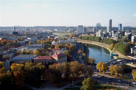 Vilnius Tries to Find Brits to Hug Ahead of Referendum – Deep Baltic