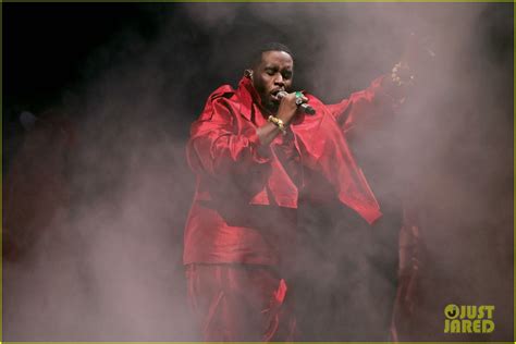 Diddy Performs Medley of His Hit Songs Before Accepting Global Icon ...