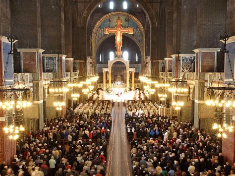 The Francis Factor: Why worshippers are returning to Catholic churches ...