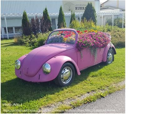 Old cars as garden art: things to think about | Make it a Garden