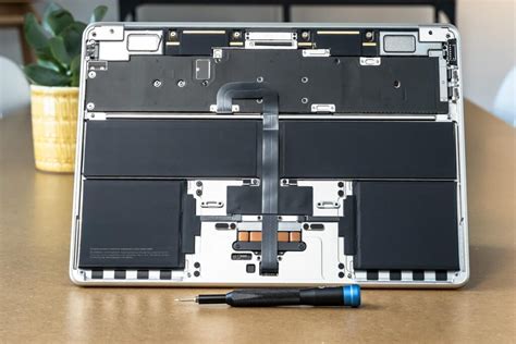 iFixit MacBook Air M2 Teardown Reveals No Heatsink…and Accelerometer ...