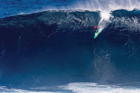 Meet the Big-Wave Female Surfers Who are Making History - Hawaii Magazine