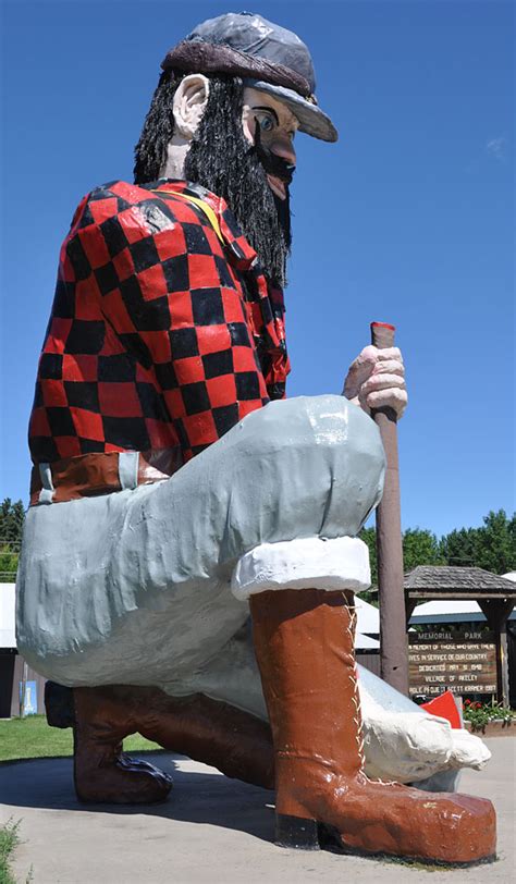 Minnesota Paul Bunyan Statues | RoadsideArchitecture.com