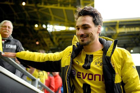 Mats Hummels rejoins Borussia Dortmund from Bayern Munich