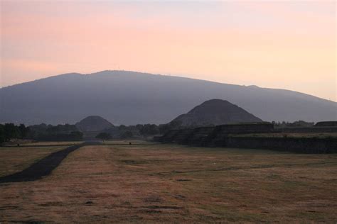 Teotihuacán: Sun and moon pyramids | sunrise view of the arc… | Flickr