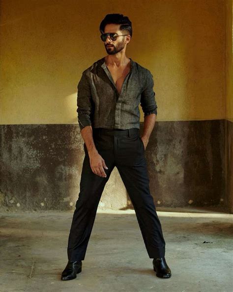 PICS: Shahid Kapoor slays in 'wake up' poses