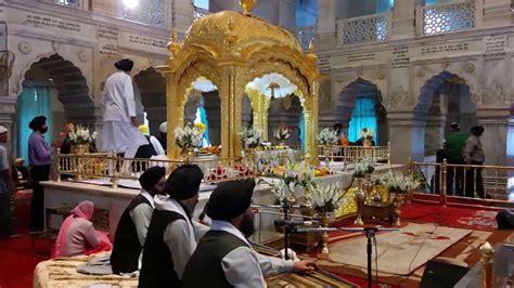 Inside a Sikh Gurudwara in Delhi, India - YouTube