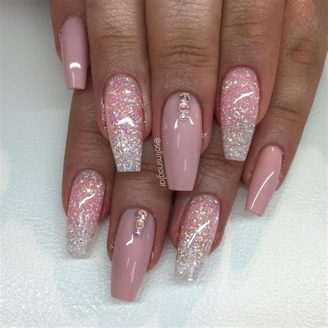 @solinsnaglar on Instagram: “"Nude Pink" med ljusrosa glitter, Diamond och stenar” | Pink ...