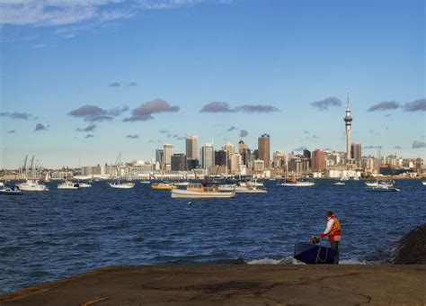 W o k a r e l l a: Auckland Skyline - Day & Night