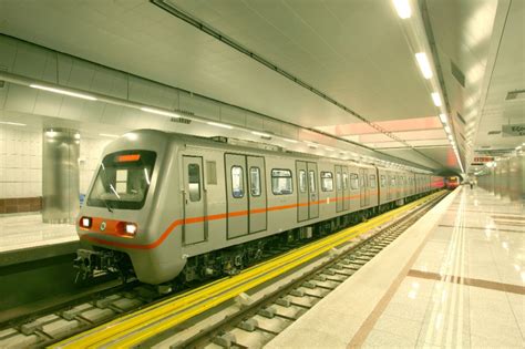 File:Athens metro train.jpg - Wikipedia