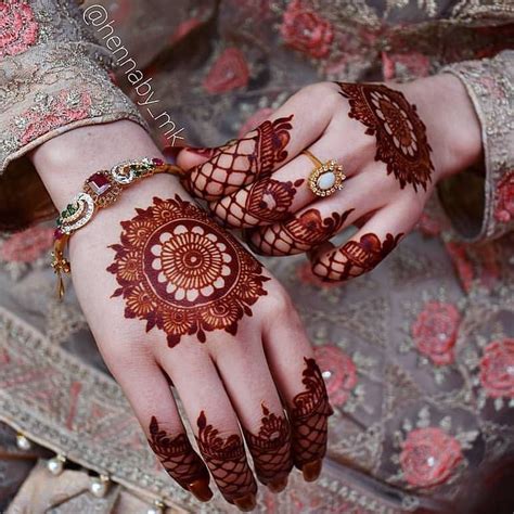 Pin van Ponchoma op Mehendi | Henna patronen, Hennadesigns, Henna tatoeage ontwerpen