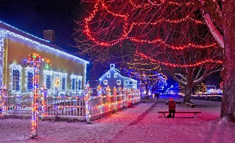 This 1km trail is the most epic holiday light show in Ontario