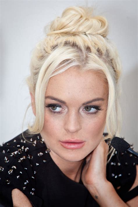 Lindsay Lohan Hairstyles - LosHairos.com