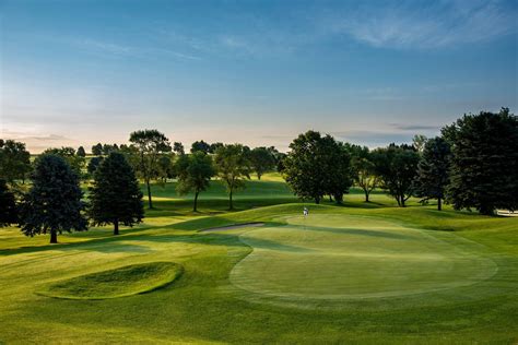 Southern Hills Golf Club, Farmington, Minnesota - Golf course information and reviews.