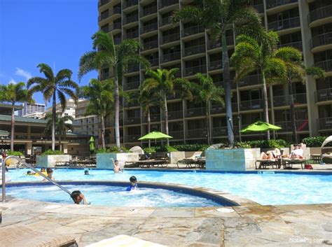 Hawaii Travel: Vacationing at Embassy Suites Waikiki Beach Walk, Oahu, Hawaii