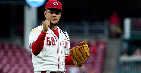 Mariners Grab Luis Castillo From Reds in Five-Player Deal | FanGraphs ...