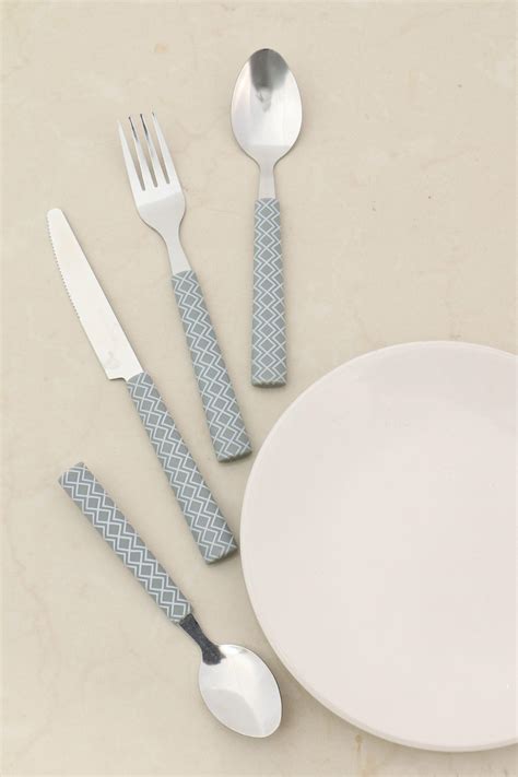 16 Piece Cutlery Set