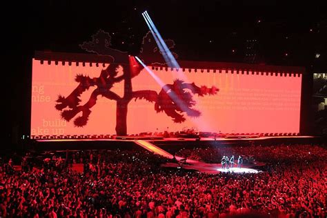 U2 Delivers a Spectacular Joshua Tree Concert Performance in Pittsburgh ...