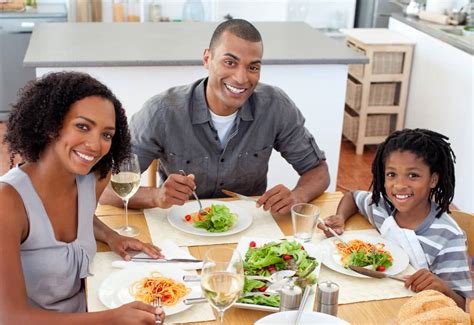 A Healthy Family is a Happy Family: Do your food habits affect your kids? - HCG Diet