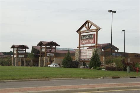 Outlets at the Dells - Lake Delton (English)