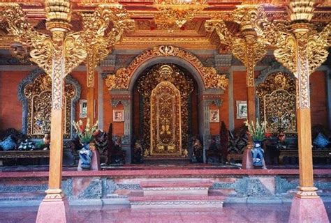 Mengenal Lebih Dekat Rumah Adat Bali, Gapura Candi Bentar - Yuk Piknik