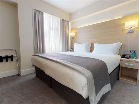 Hotel With Pool: Holiday Inn London - Kensington High St.