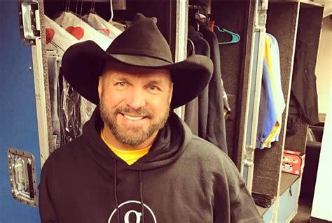 Garth Brooks Beard is Stayin' Put For One Good Reason