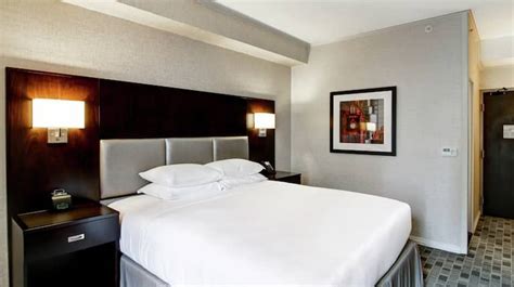 DoubleTree Toronto Downtown Hotels