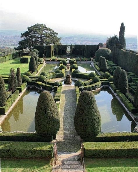 “15th century garden at Villa Gamberaia, Settignano (Firenze ...