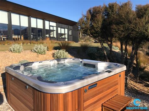 CEDAR : spas on location with Western red cedar cabinets | Sapphire Spas