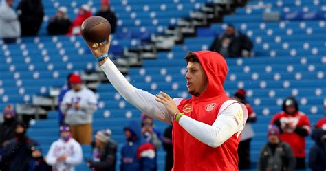 Tom Brady Says Chiefs' Patrick Mahomes 'Always Seems to Play His Best ...