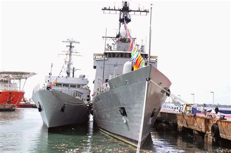 GEJ Commissions 4 New Nigerian Navy War Ships In Lagos [PICTURES ...