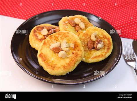 Hotteok (Korean filled pancake Stock Photo - Alamy