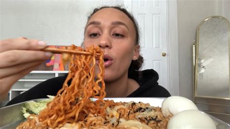 SPICY NOODLES MUKBANG - YouTube