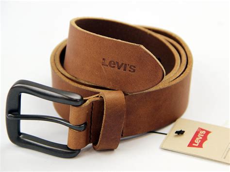 LEVI'S® Retro Indie Rubber Effect Leather Belt in Medium Brown