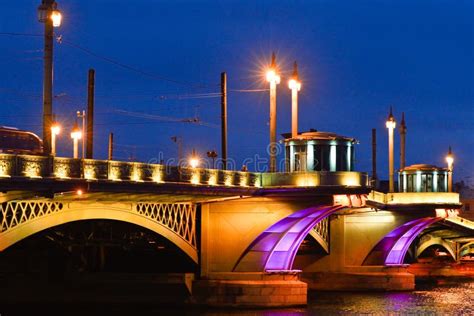 The Old Bridge at Night, Illuminated Stock Image - Image of stone, lanterns: 32505311