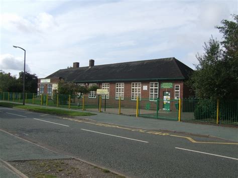Wood End Primary School © John M :: Geograph Britain and Ireland