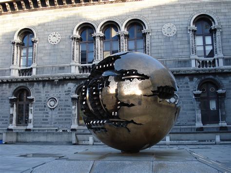 File:Trinity College Kunstwerk Dublin Ireland.JPG - Wikipedia