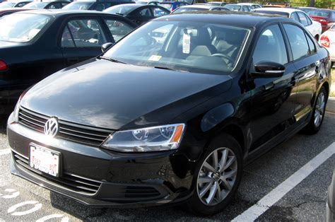 File:2011 Volkswagen Jetta SE -- 10-21-2010 1.jpg - Wikimedia Commons