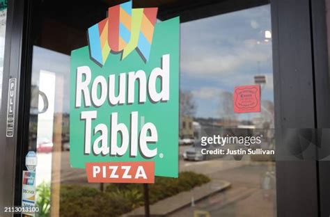 103 Round Table Pizza Stock Photos, High-Res Pictures, and Images - Getty Images