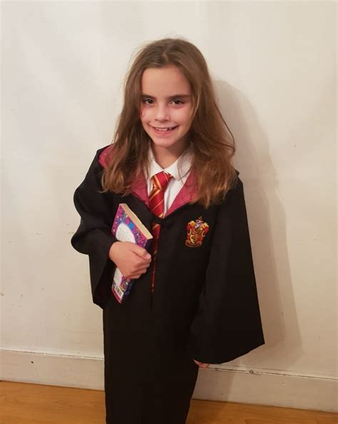 Little Girl Looks Exactly Like Young Hermione Granger From Harry Potter ...