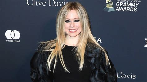 Avril Lavigne: How much is the music superstar and fashion designer actually worth in 2021 ...