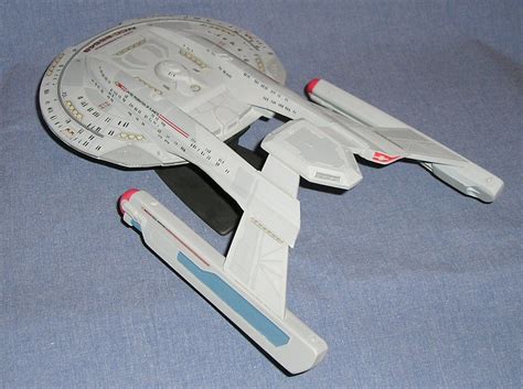 Starfleet ships — Akira-class starship USS Thunderchild model kit