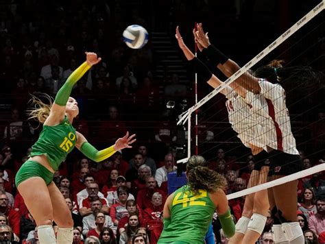 Wisconsin volleyball vs Oregon match photos at UW Field House